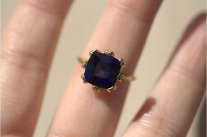 Cushion Lab Sapphire & Diamond Claw Ring