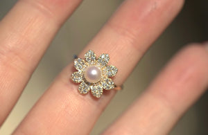 Daisy Pearl & Diamond Ring