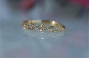 Ribbon Diamond Ring
